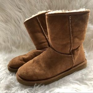 UGG Classic Chestnut brown boot size 9